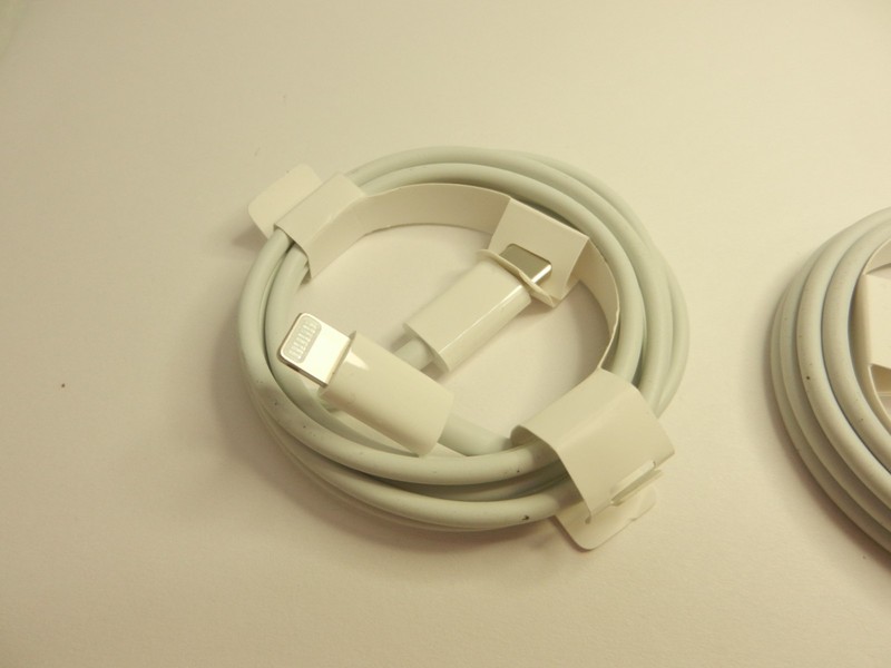 2x BRAND NEW OEM Apple USB-C to Lightning Charging Cables 1m For iPhone / iPad gallery