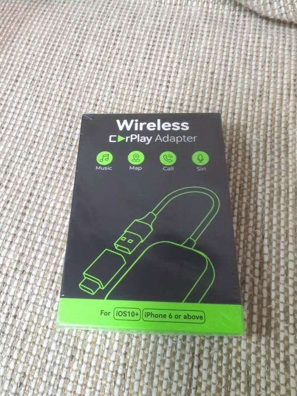 Wireless CarPlay Adapter For iPhone iPhone 6 or above iOS 10 plus. Sealed.