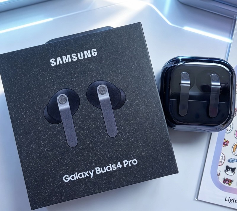 🎧︎ Brand-new, genuine Samsung Galaxy Buds4 in-ear headphones—brand-new unopened