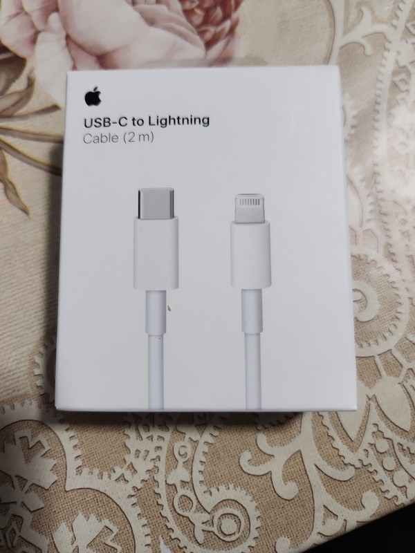 Bundle: Apple 2m Lightning to USB,USB-C,USB-C Lightning,USB-C 20W Power Adapter gallery