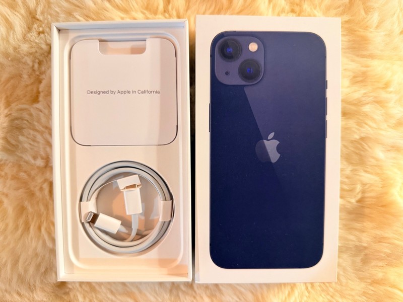 BOX + CABLE ONLY Apple iPhone 13