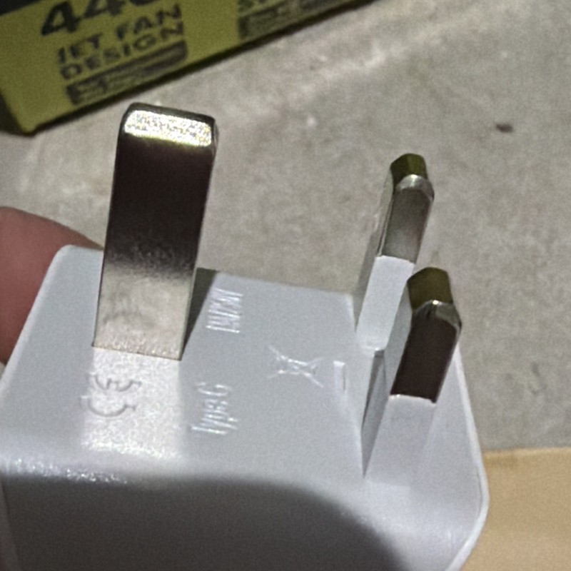 Ceptics UK, Hong Kong, Ireland, UAE Travel Plug Adapter (Type G) - 3 Pack gallery