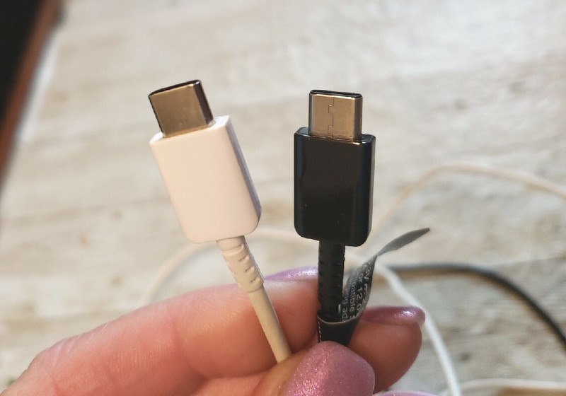 Lot Of 2. USB A to C CHARGER CABLES 1 [Black] Samsung, 1 [White] Unbranded USED gallery