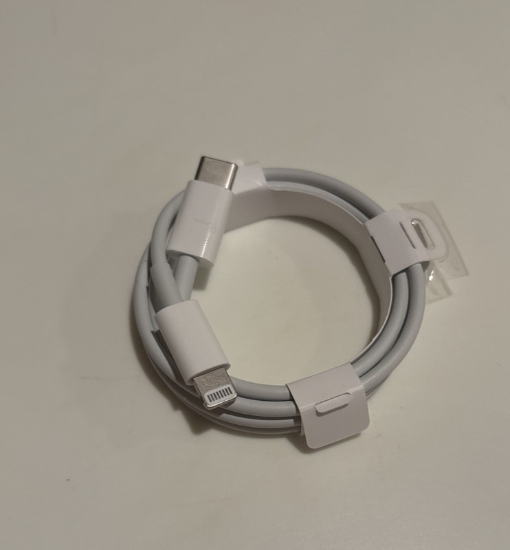 Genuine Apple USB-C to LightningCable (1 m) Plus Onn Extra Long USB To Lightning