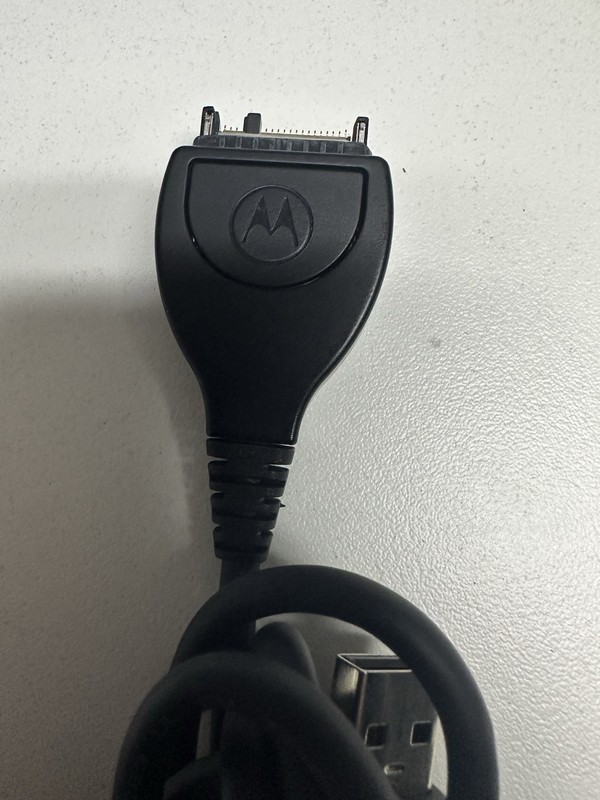 Oem Motorola SKN6311 USB Sync Charger PORT Data Cable 4 Cell Phone SKN6311B gallery