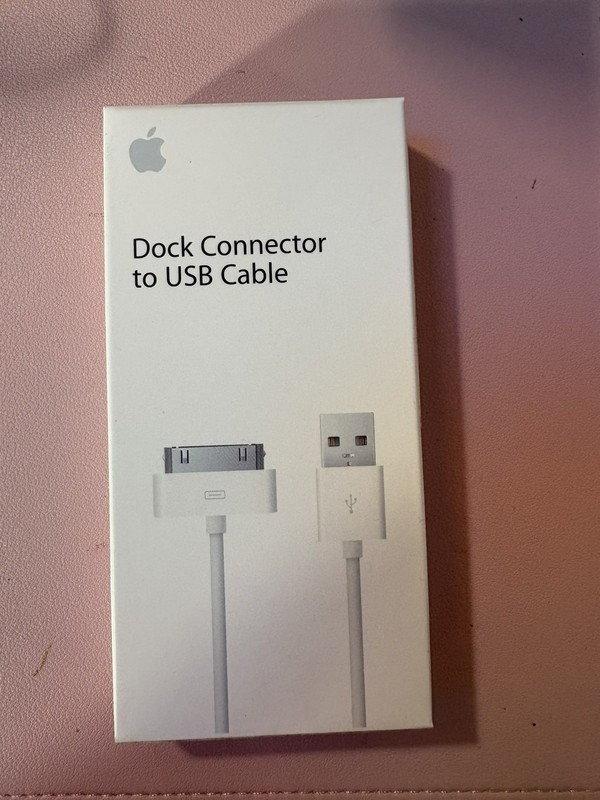 NIB Apple MA591G/C 30-pin to USB Cable