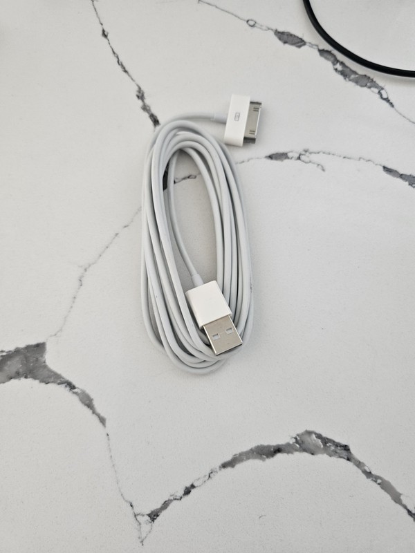 Apple MA591G/C 30-pin to USB Cable