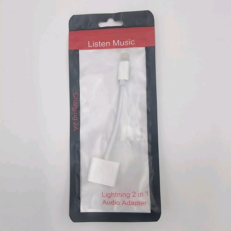 New 2 In 1 Audio Adapter Listen Music + Charging 2A SNR 95dB For Apple Devices