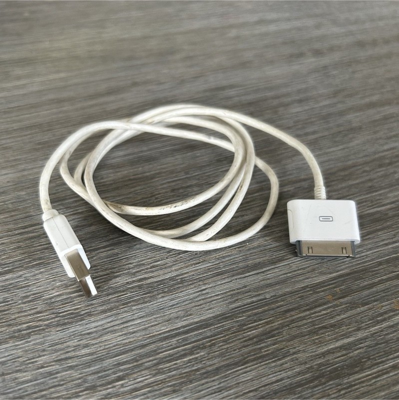 Apple USB-A to 30-Pin Charging & Data Sync Cable for iPhone/iPad/iPod 3ft