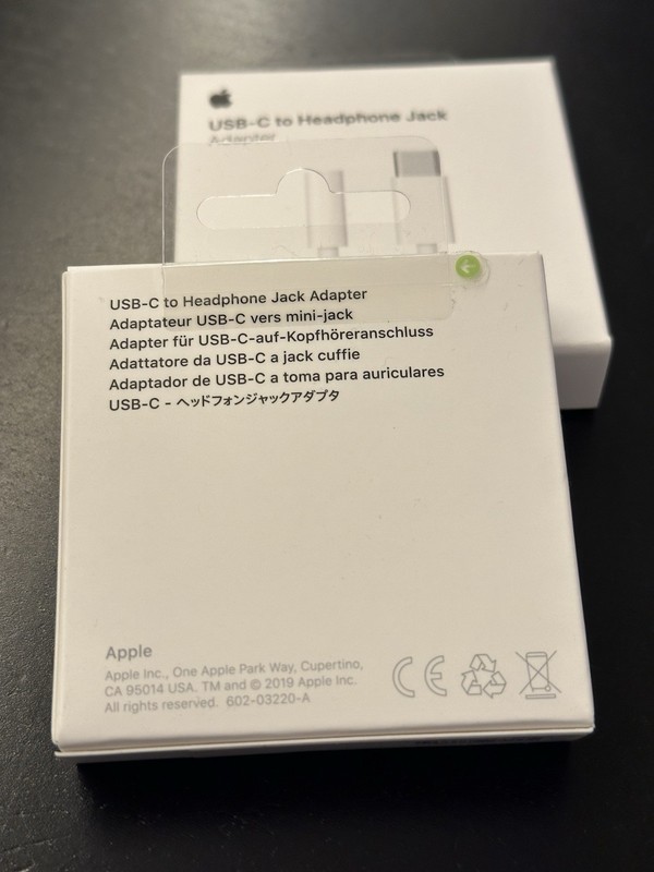 Apple MU7E2AM/A USB-C to 3.5 mm Headphone Jack Adapter
