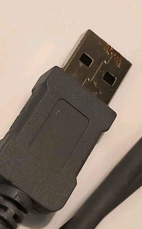 Genuine Sony Ericsson 1.5 m USB Data Sync Cable for Sony Ericsson Phones Grade B gallery