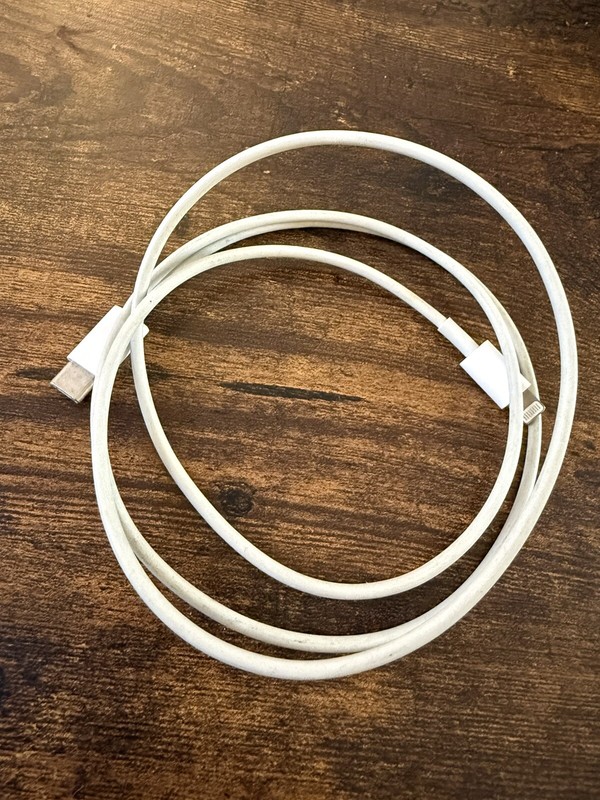 Apple USB-C to Lightning Cable 1m for iPhone - 1 meter authentic Apple cable gallery
