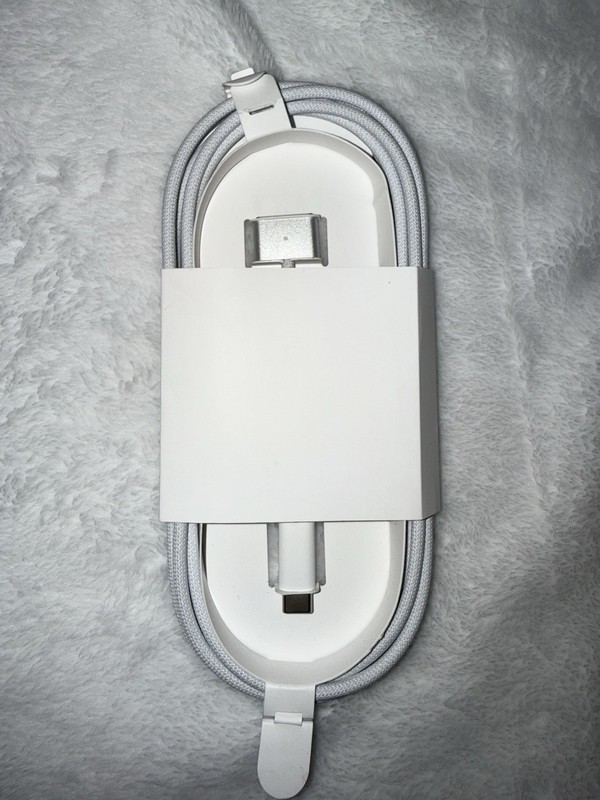 Apple USB-C to MagSafe 3 Cable (2m) gallery