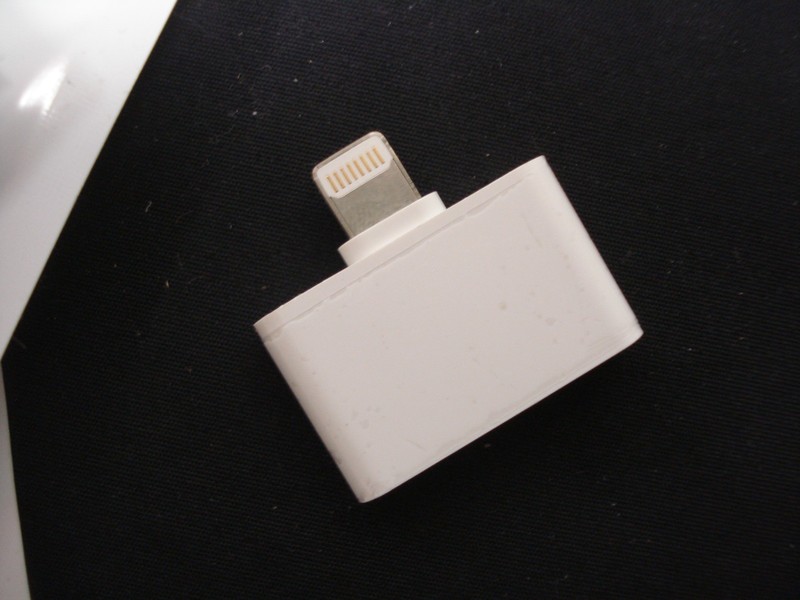 NEW 30 Pin to 8 Pin Phone Adapter Lot of 20 gallery