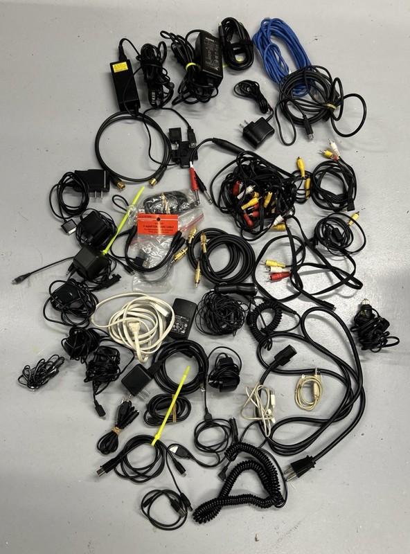 HUGE Lot of 40+ Various Audio Visual Data Cables Phone & Computer Chargers