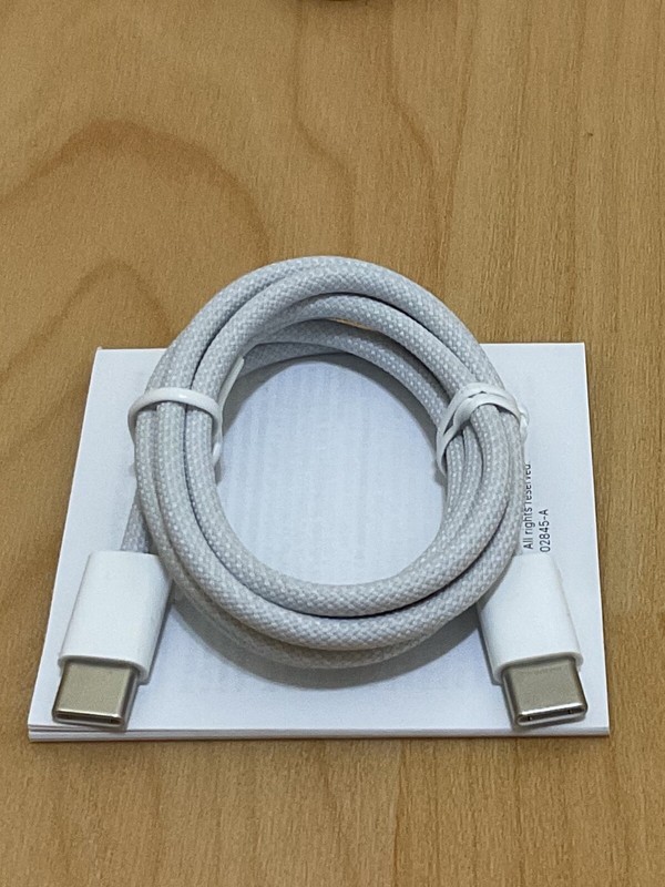 Original Apple Braided 60W USB-C Charge Cable (1 m) For iPhone 15 Series/iPad gallery