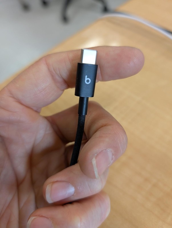 USB-C to USB-C Woven Cable (1.5m / 5ft) – Bolt Black gallery