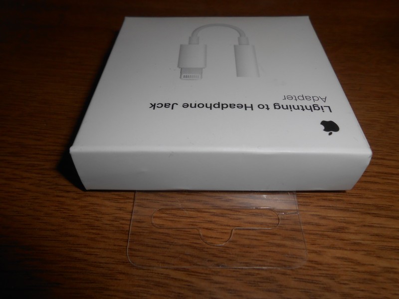 MMX62FE MMX62AM Apple A Lightning to 35mm Headphone Jack Adapter A gallery