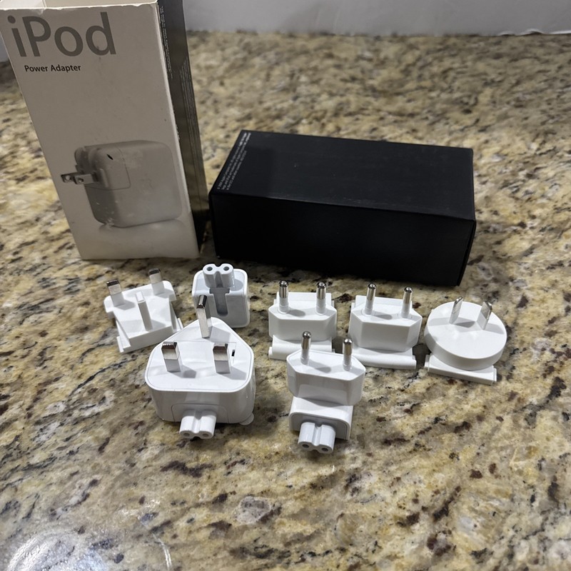 Vintage  Apple iPod USB Power Adapter Pieces For Use In North America & EUR Cpix