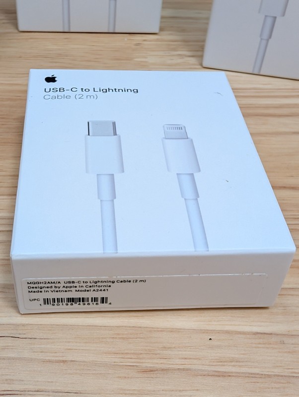 NEW Apple USB-C to Lightning 2m/6ft Charging Cable - White (Lot x4) MQGH2AM/A gallery