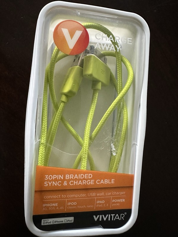 Vivitar Charge Away 30 pin 3ft Braided Sync & Charge Cable for iPod/iPad/iPhone