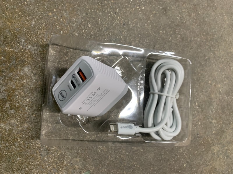 COMBO CHARGING CABLE TYPE C TO IPHONE 20W gallery