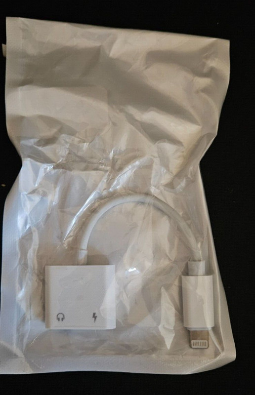 Dual Adapter 3.5mm Headphone & Charger 2 in 1 Adapter ios lot of 10 (15120-25) gallery