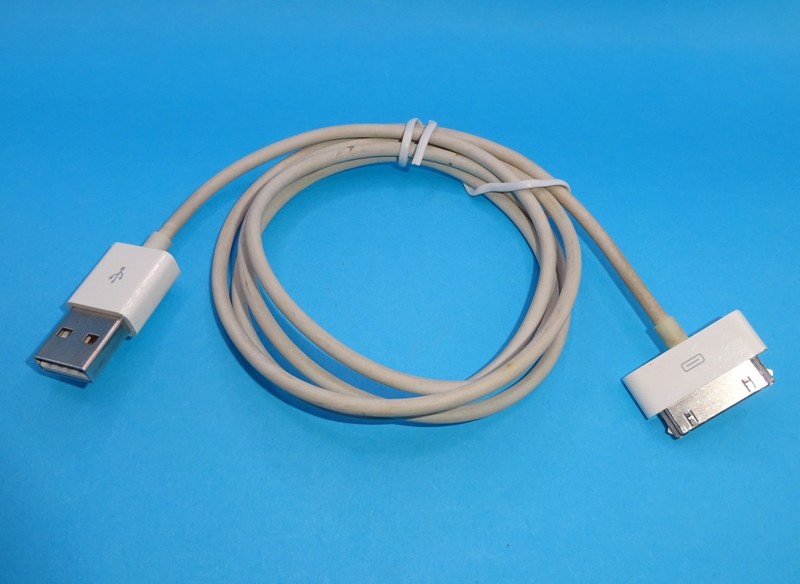 Genuine Apple 30-pin to USB Data Cable MA591G/C For iPad iPod iPhone