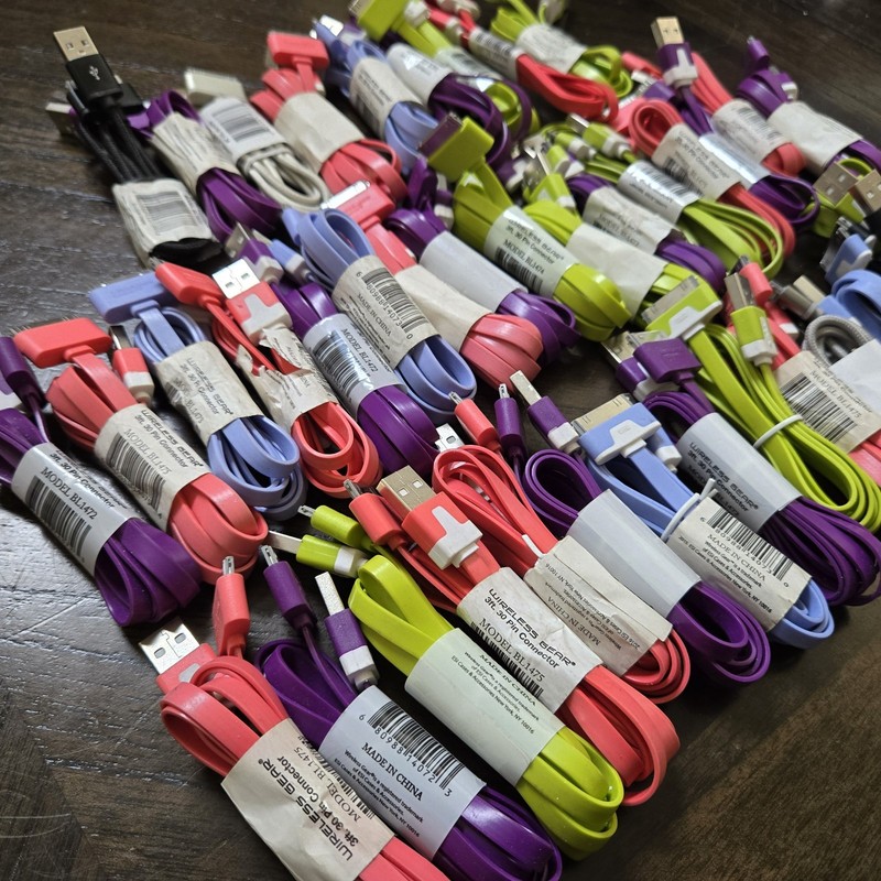 LOT OF 40 USB 30 Pin Data Cable Charger iPhone 4 4G 4S iPod Nano iPad 1/2/3 gallery