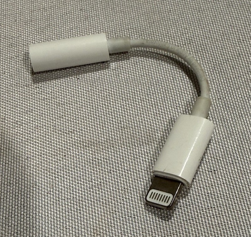 Lightning to Headphone Jack AUX Adapter For Apple iPhone X 11 12 13 14