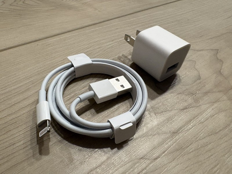 Apple MD818AMA 1M Lightning to USB Cable – White