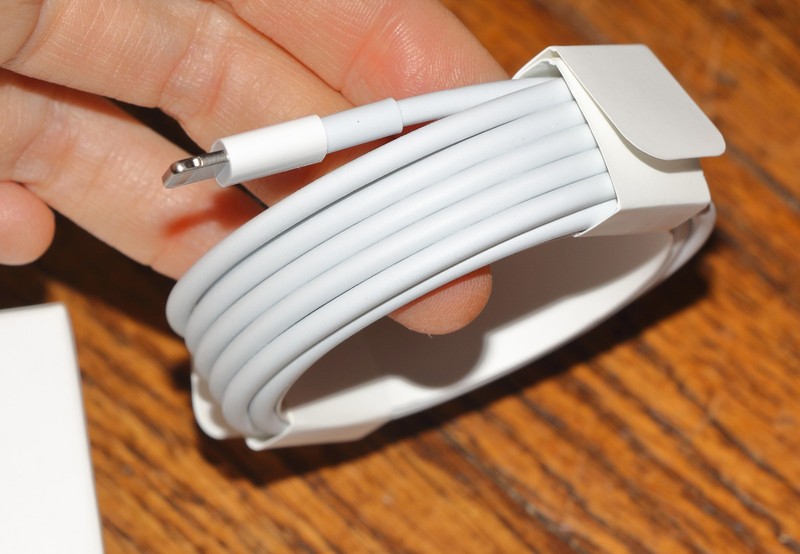 Apple Lightning to USB Cable- 2 Meters- New Unused gallery