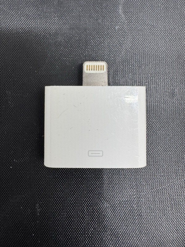 Apple Lightning to 30-Pin Adapter A1468 Genuine OEM Connector