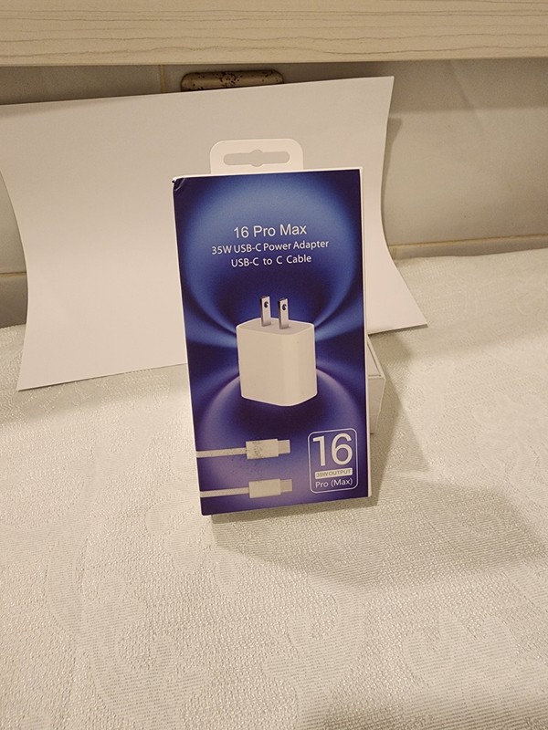 35W USB-C Fast Charger with USB-C / Light Cable for all iPhone 16 pro max gallery