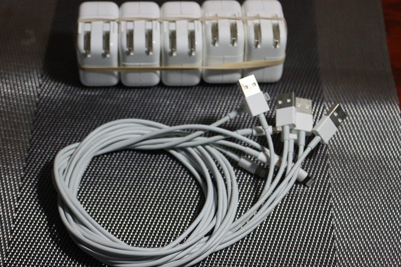 5 X Apple 12W USB Power Adapter for iPhones w/ lightning cable included GENUINE