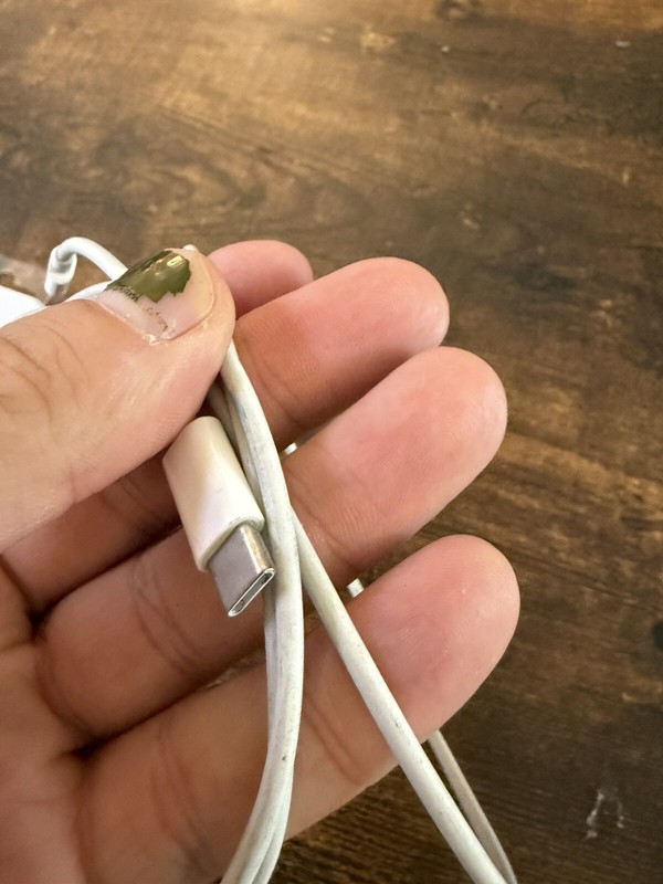 Apple USB-C to Lightning Cable 1m for iPhone - 1 meter authentic Apple cable gallery