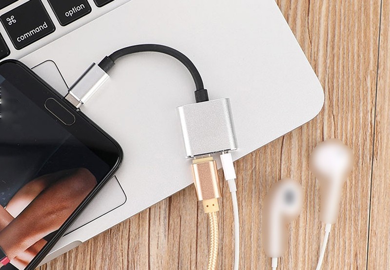 2 In 1 Type-C Audio Charging Adapter With Type C Charging Port 3.5mm Earpho YRCW gallery