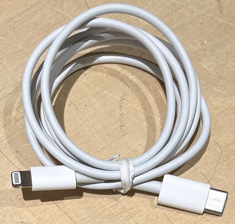 Apple USB-C to Lightning Charging Cable 1m A2561 gallery