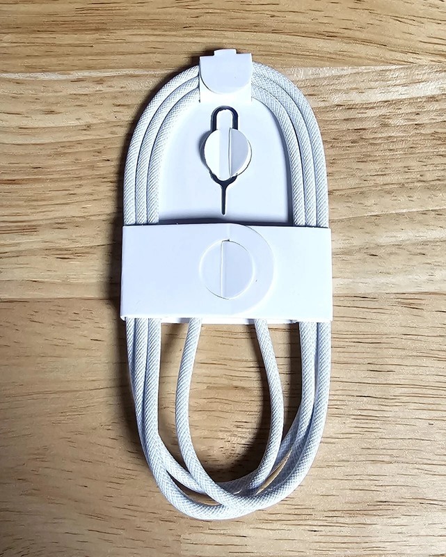 Apple USB-C 60W Woven Charge Cable ​​​MQKJ3AM/A A2795 - iPhone 15/16/17 Pro Max gallery