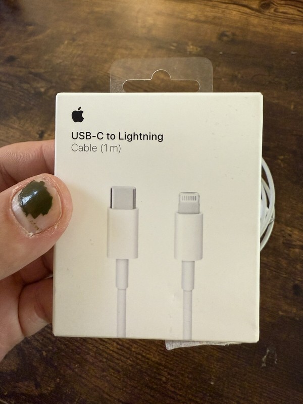 Apple USB-C to Lightning Cable 1m for iPhone - 1 meter authentic Apple cable gallery
