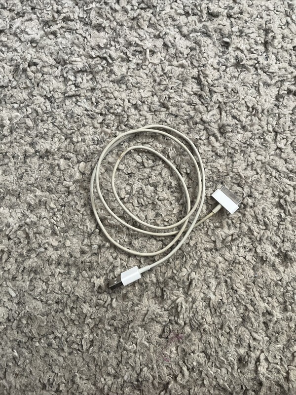 Apple MA591G/C 30-pin to USB Cable