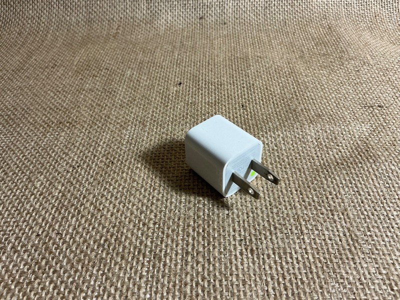 Apple USB CHARGING BASE in white, for cell phones * charging bases only gallery