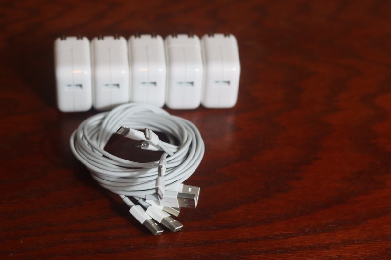 5 X Apple 12W USB Power Adapter for iPhones w/ lightning cable included GENUINE