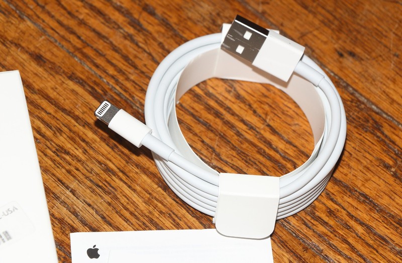 Apple Lightning to USB Cable- 2 Meters- New Unused gallery