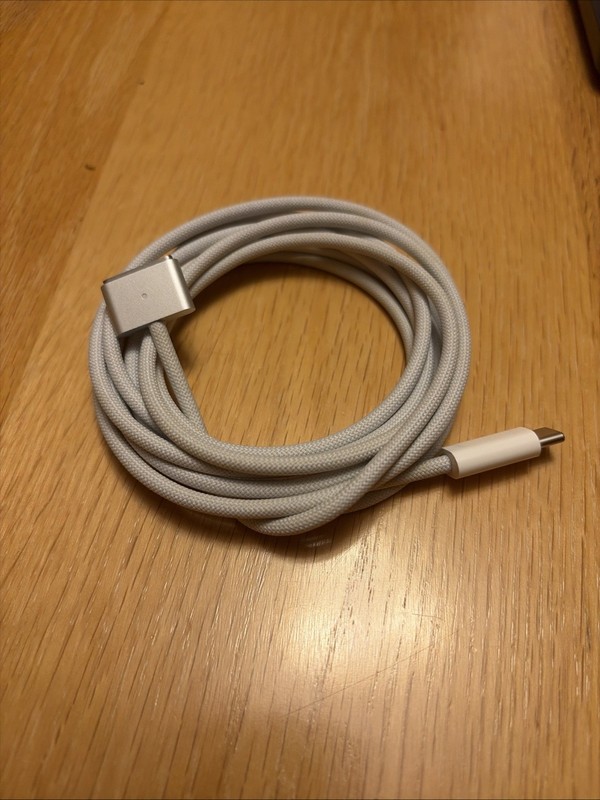Genuine Oem Apple USB-C To Magsafe 3 Cable 2M – MLYV3AM/A MacBook
