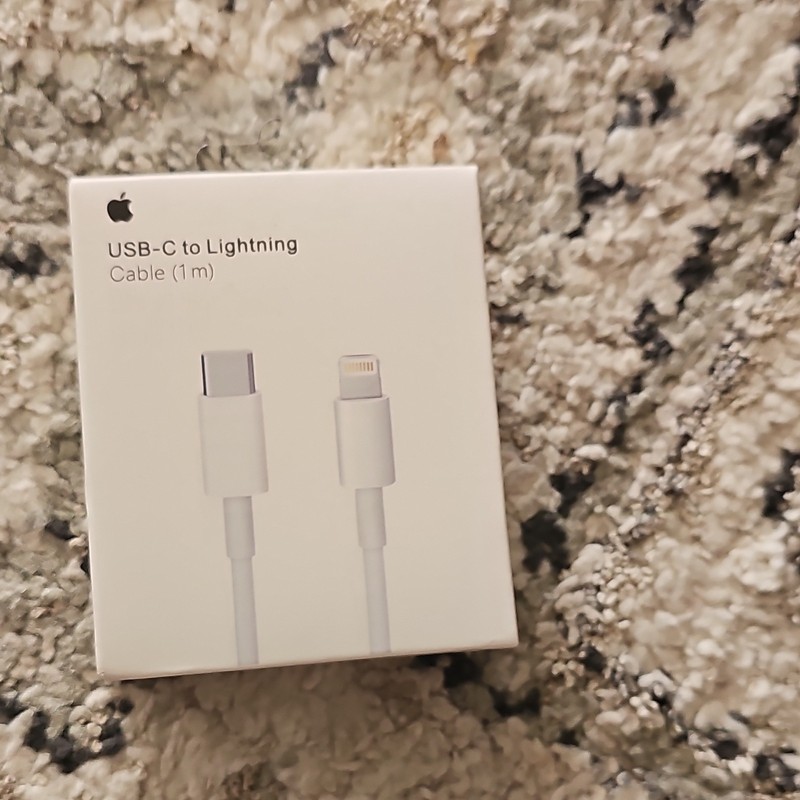 Apple White 1m USB-C to Lightning Charging & Data Sync Cable Universal