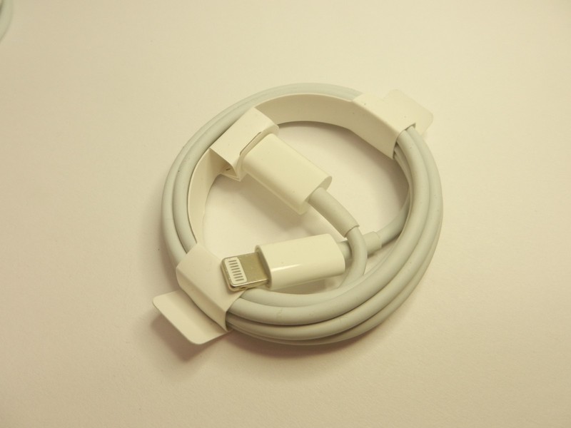 2x BRAND NEW OEM Apple USB-C to Lightning Charging Cables 1m For iPhone / iPad gallery