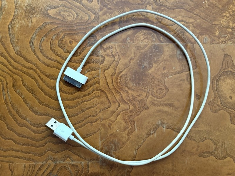3′ 30 pin Apple USB Charger Data Sync Cable for iPhone 4, 4S, 3G, 3GS