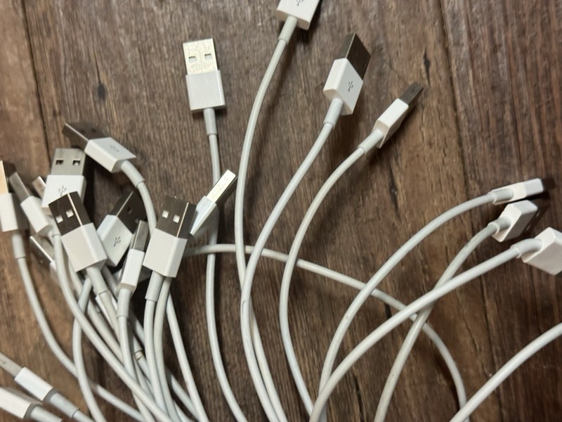 Lots Of 15 Used OEM (original) Apple 1M USB to Lightning Charger Cables gallery