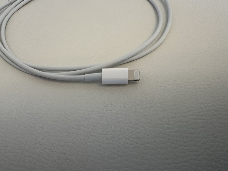 Genuine Apple MUQ93AM/A USB-C to Lightning 1m/3ft Charging Cable 20 Watt - White gallery